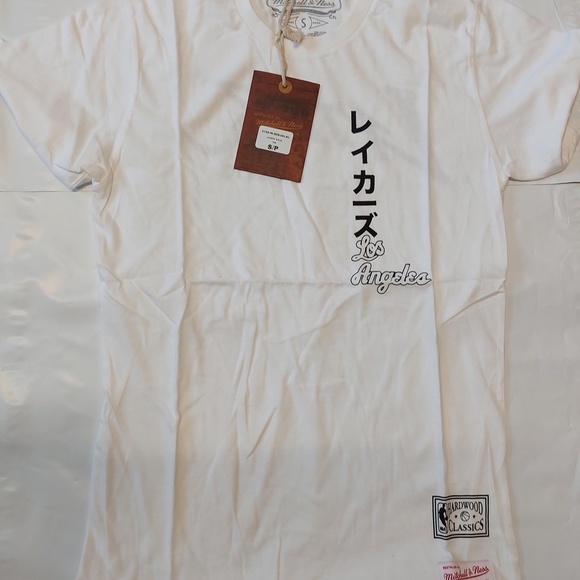 Mitchell & Ness Los Angeles Lakers White Ninja Short Sleeve T-Shirt NWT - Picture 4 of 4
